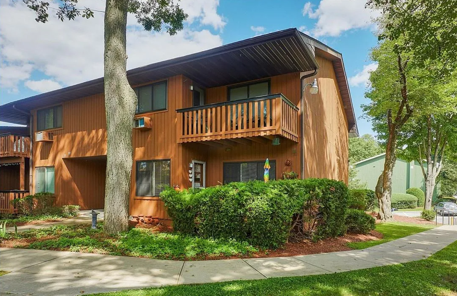219 Coachlight Square